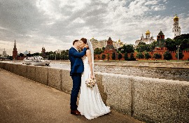 свадебная фотосессия на набережной Москва-реки