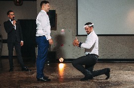 поймал подвязку невесты Дарьи фото