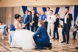 подвязка для невесты Юлии на свадьбе фото